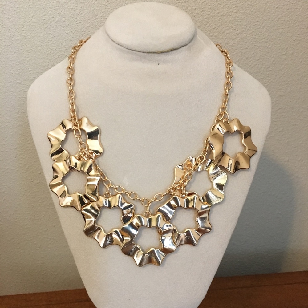 Statement necklace